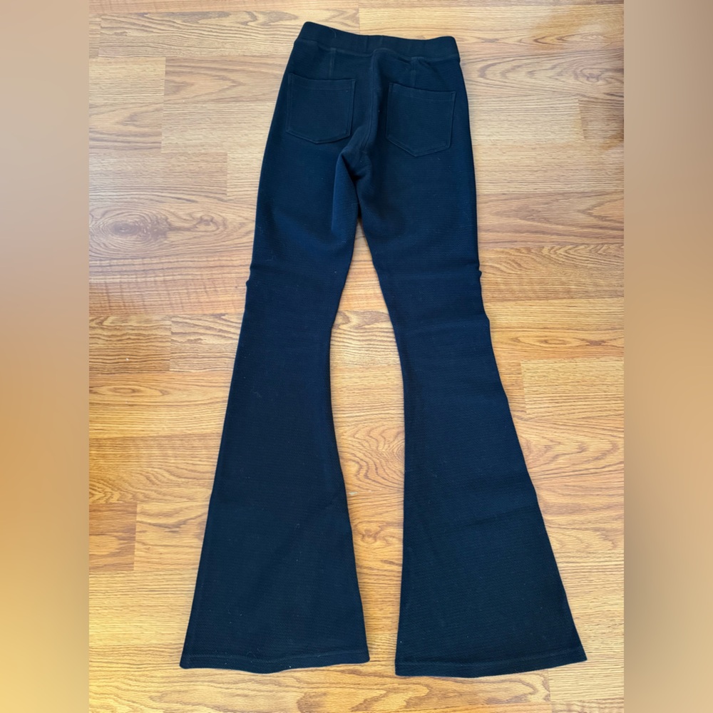 Offline by Aerie Small Black Flared Leggings - Picture 3 of 8